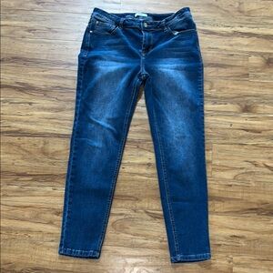 Kensie Blue Skinny Jeans with Tapered Leg and Distressed Look Size 10/30 Mid-Ris